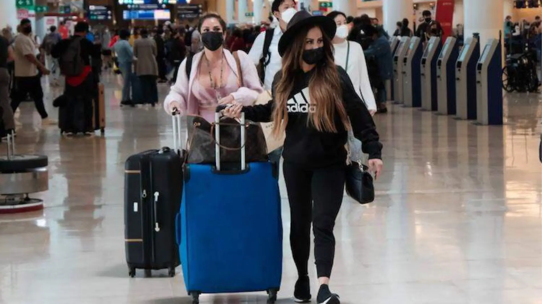 Cancelan aerolíneas una docena de vuelos de Cancun a diversos destinos